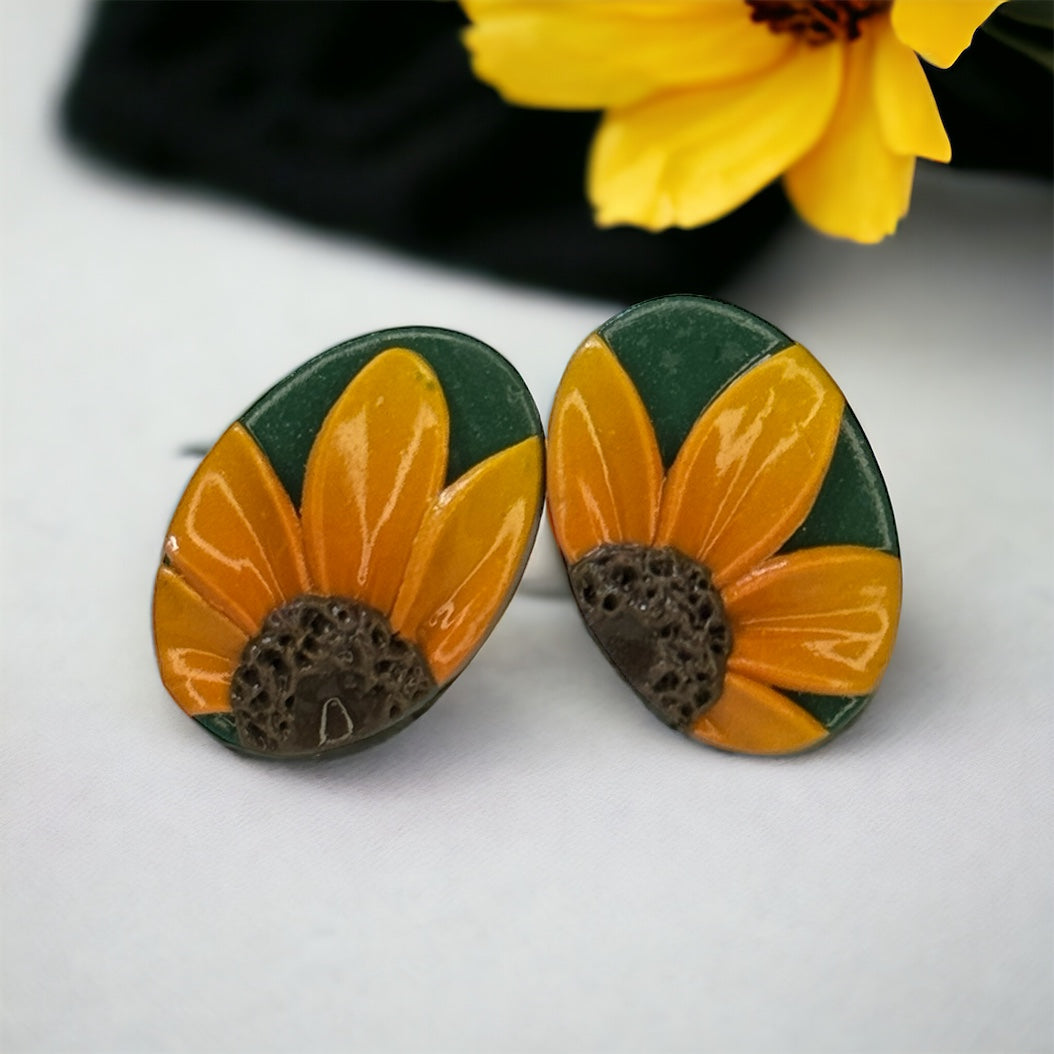 Sunflower Peek Stud Titanium Earrings